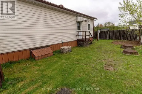 94 Pinehurst Estates Petawawa ON K8H 2H2