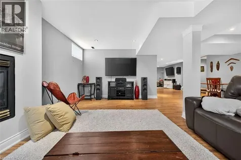 4 Peter Street Hamilton ON L8B 0Z4