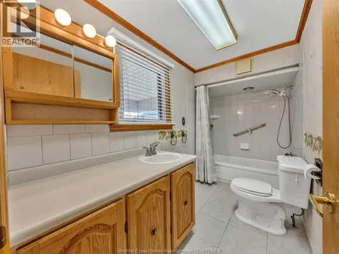 180 Elsworth Lasalle ON N9J 1E5