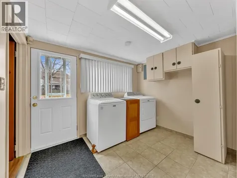 180 Elsworth Lasalle ON N9J 1E5