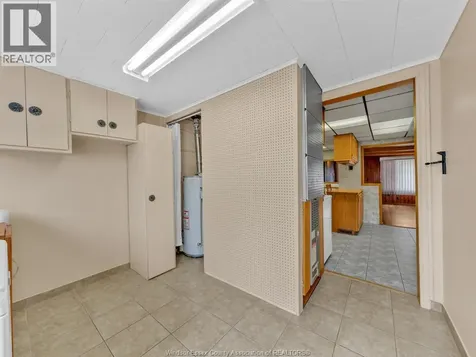 180 Elsworth Lasalle ON N9J 1E5