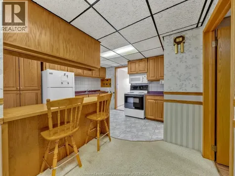 180 Elsworth Lasalle ON N9J 1E5