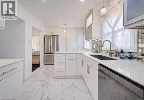 152 Clark Avenue Kitchener ON N2C 1Y5