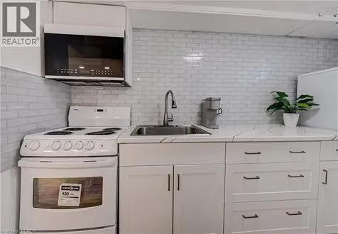 152 Clark Avenue Kitchener ON N2C 1Y5