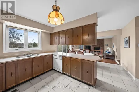 28 Parmalea Crescent Ottawa ON K2E 7J2