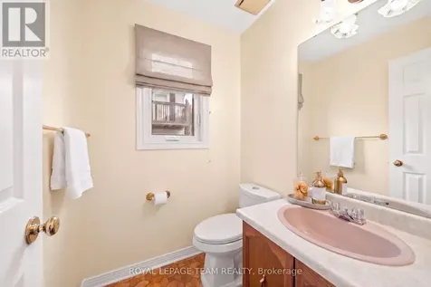 28 Parmalea Crescent Ottawa ON K2E 7J2