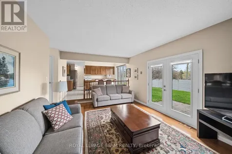 28 Parmalea Crescent Ottawa ON K2E 7J2