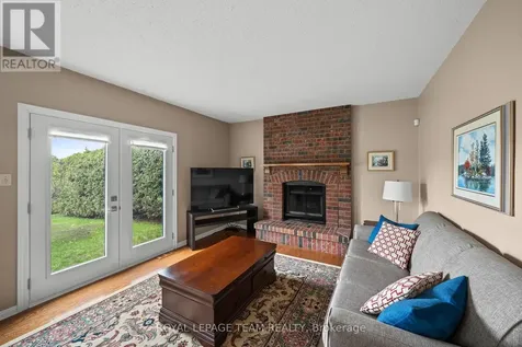 28 Parmalea Crescent Ottawa ON K2E 7J2