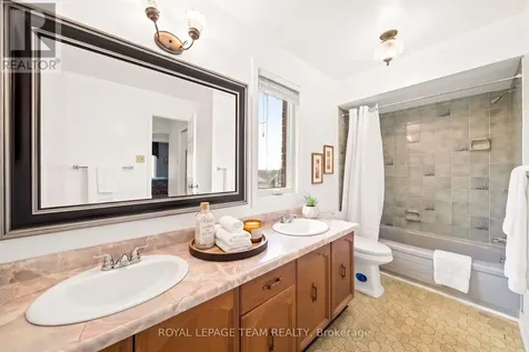 28 Parmalea Crescent Ottawa ON K2E 7J2