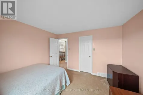 28 Parmalea Crescent Ottawa ON K2E 7J2