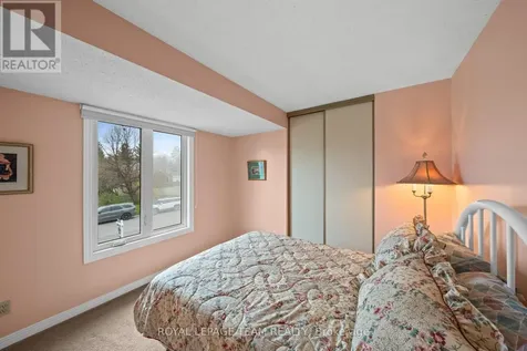28 Parmalea Crescent Ottawa ON K2E 7J2