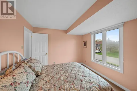 28 Parmalea Crescent Ottawa ON K2E 7J2