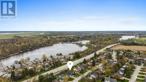 28 Parmalea Crescent Ottawa ON K2E 7J2