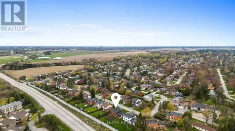 28 Parmalea Crescent Ottawa ON K2E 7J2