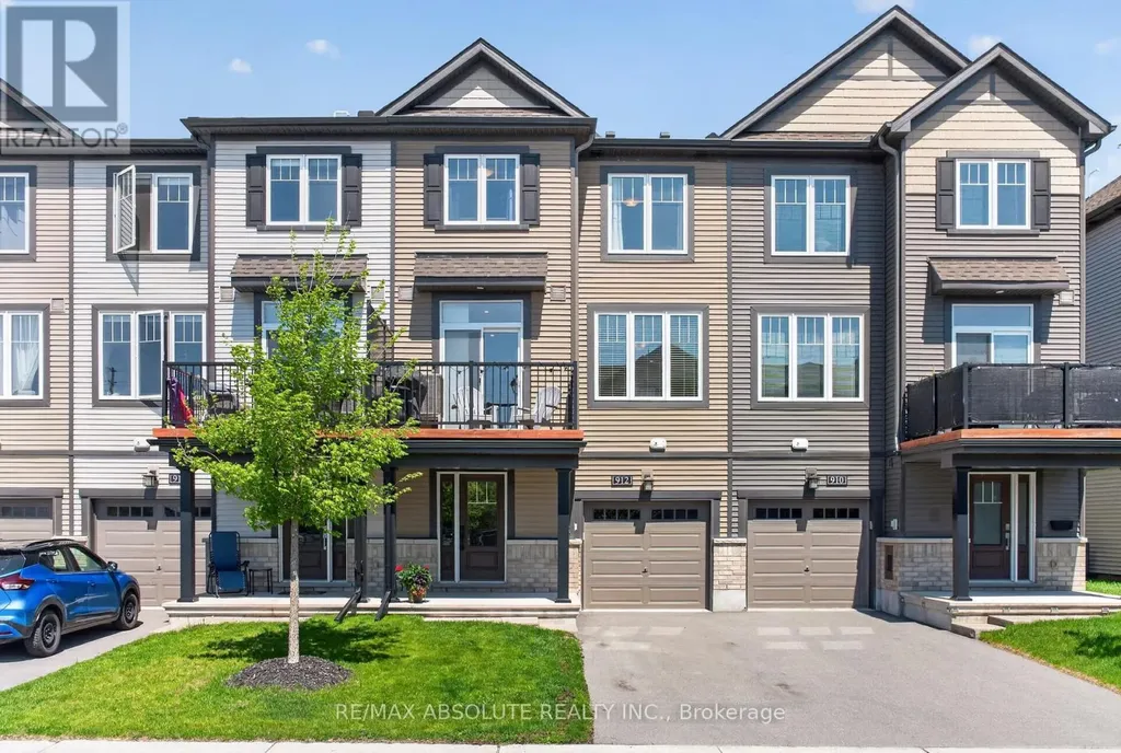 912 Lixnaw Court Ottawa ON K2C 3H2