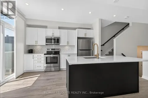 912 Lixnaw Court Ottawa ON K2C 3H2