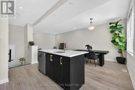 912 Lixnaw Court Ottawa ON K2C 3H2
