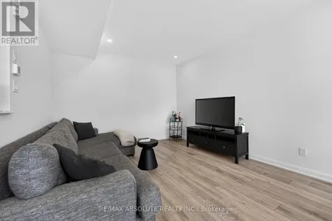 912 Lixnaw Court Ottawa ON K2C 3H2