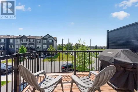 912 Lixnaw Court Ottawa ON K2C 3H2