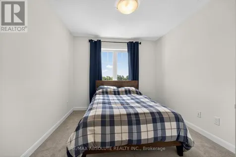 912 Lixnaw Court Ottawa ON K2C 3H2