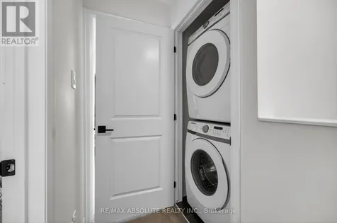 912 Lixnaw Court Ottawa ON K2C 3H2