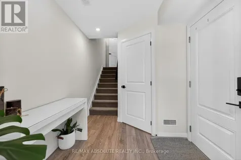 912 Lixnaw Court Ottawa ON K2C 3H2