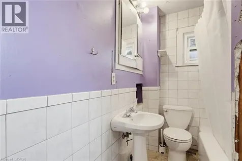 46 East 16th Street Hamilton ON L9A 4H9