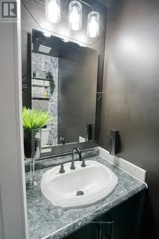 1960 Garden Park Lane Ottawa ON K1B 5B2