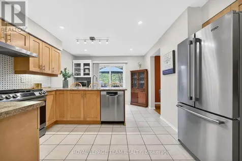 27 Inwood Drive Ottawa ON K2M 1Z5