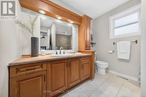 27 Inwood Drive Ottawa ON K2M 1Z5