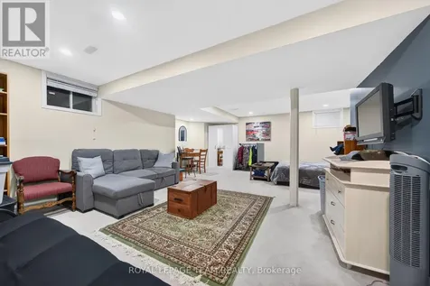 27 Inwood Drive Ottawa ON K2M 1Z5