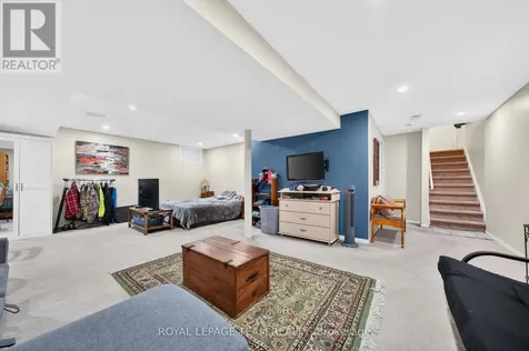 27 Inwood Drive Ottawa ON K2M 1Z5