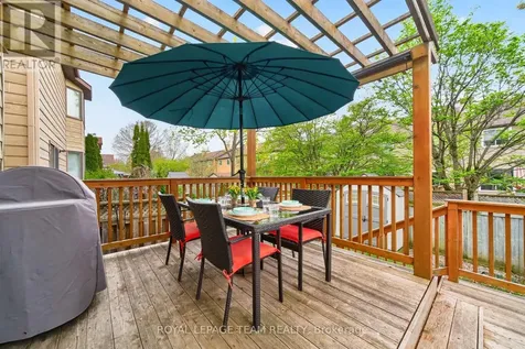 27 Inwood Drive Ottawa ON K2M 1Z5