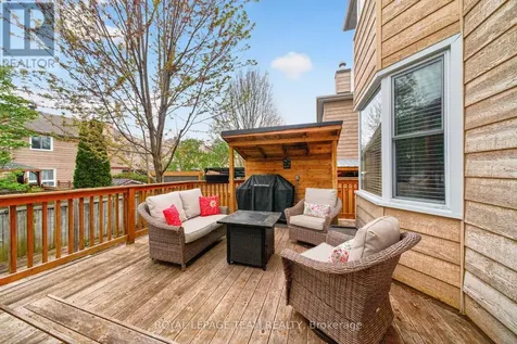 27 Inwood Drive Ottawa ON K2M 1Z5
