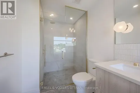 75 Granton Avenue Ottawa ON K2G 1W9