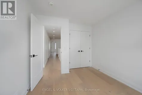 75 Granton Avenue Ottawa ON K2G 1W9