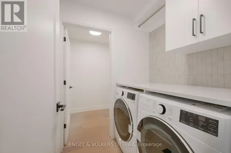 75 Granton Avenue Ottawa ON K2G 1W9