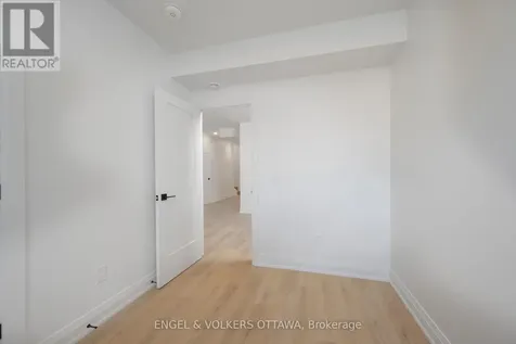 75 Granton Avenue Ottawa ON K2G 1W9