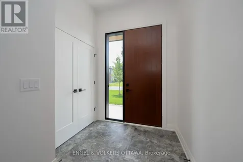 75 Granton Avenue Ottawa ON K2G 1W9
