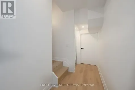 75A Granton Avenue Ottawa ON K2G 1W9