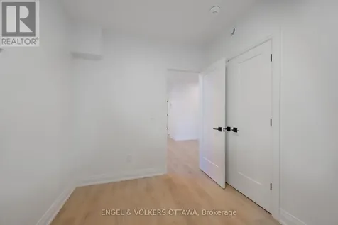 75 Granton Avenue Ottawa ON K2G 1W9