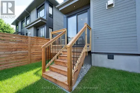 75 Granton Avenue Ottawa ON K2G 1W9
