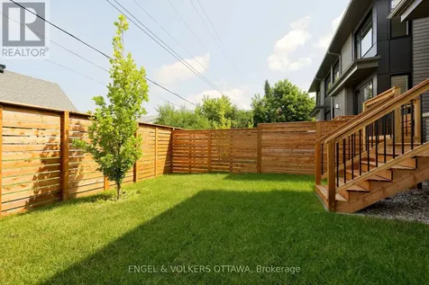 75 Granton Avenue Ottawa ON K2G 1W9