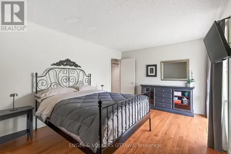 35 Riopelle Court Ottawa ON K2K 1J2