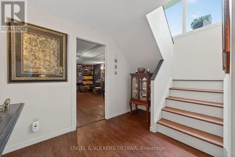 35 Riopelle Court Ottawa ON K2K 1J2