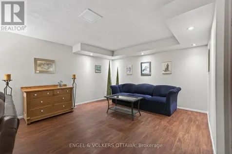 35 Riopelle Court Ottawa ON K2K 1J2