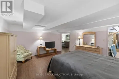 35 Riopelle Court Ottawa ON K2K 1J2