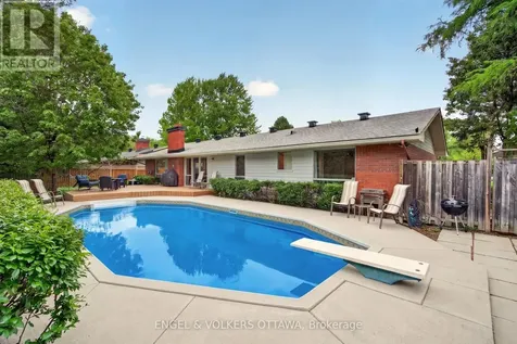 35 Riopelle Court Ottawa ON K2K 1J2