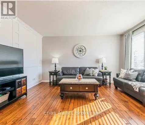 19 Farmfield Crescent Ottawa ON K2M 2S9