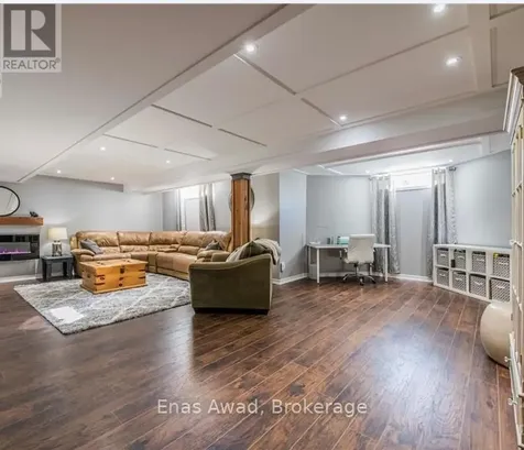 19 Farmfield Crescent Ottawa ON K2M 2S9